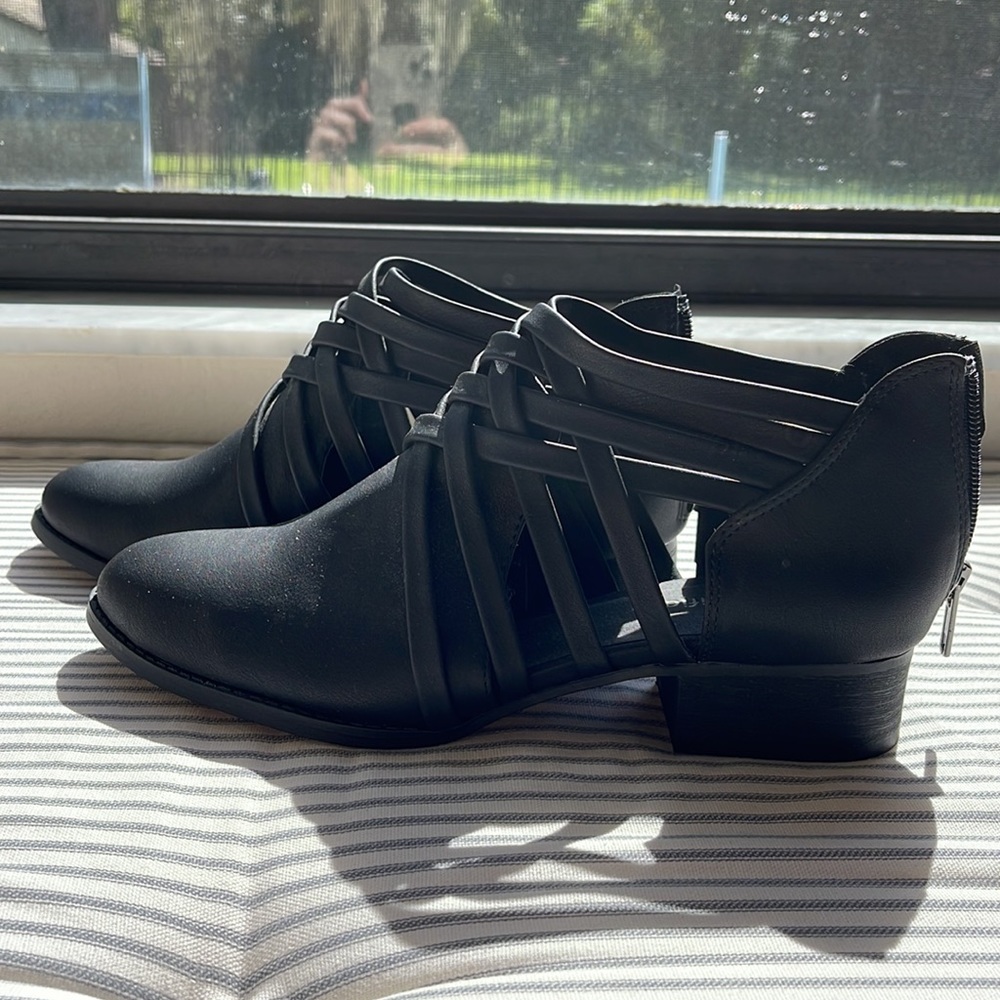 Black size 9 Ankle Booties
